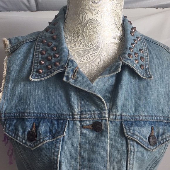 Rock & Republic denim studded vest in Medium NWT! - Picture 2 of 8